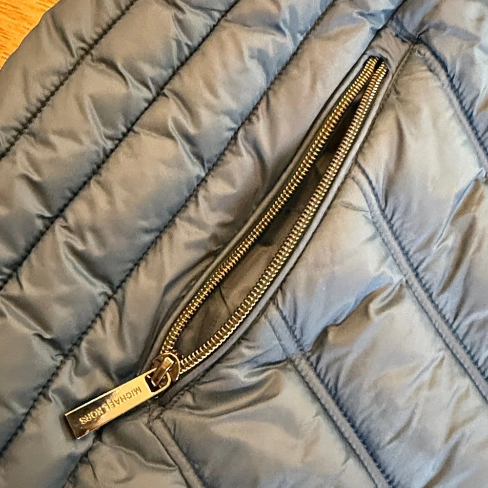 Michael Kors Women's Large Navy Ultra Lightweight Winter Jacket